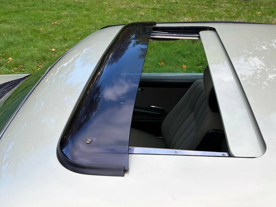 Afbeelding 4/35 van Mercedes-Benz 280 CE (1983)