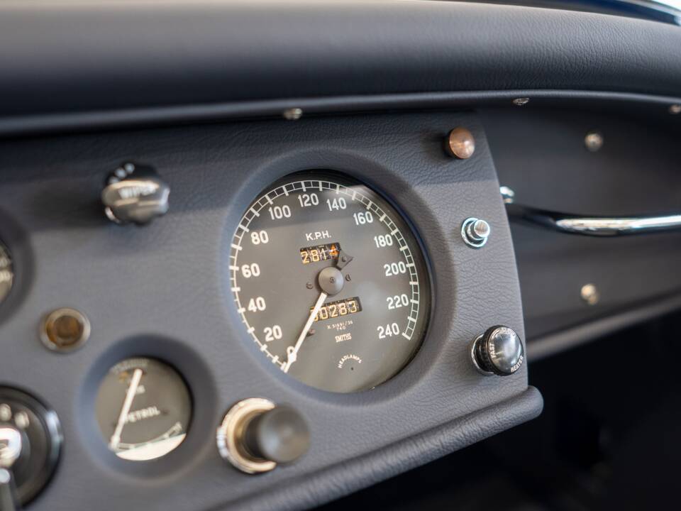 Immagine 48/62 di Jaguar XK 140 OTS (1954)