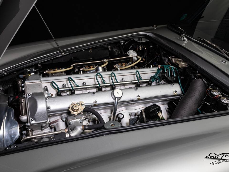 Image 7/10 of Aston Martin DB 5 Vantage (1965)