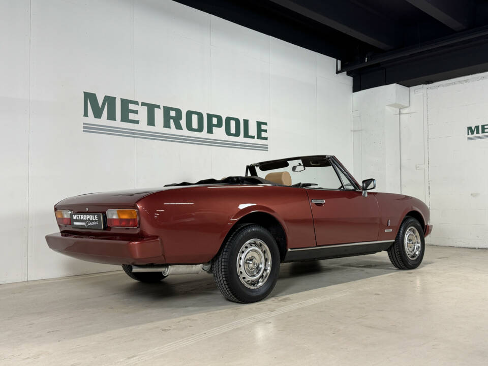 Image 3/25 of Peugeot 504 Convertible (1982)