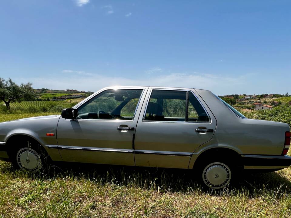 Afbeelding 28/81 van Lancia Thema I.E. (1986)