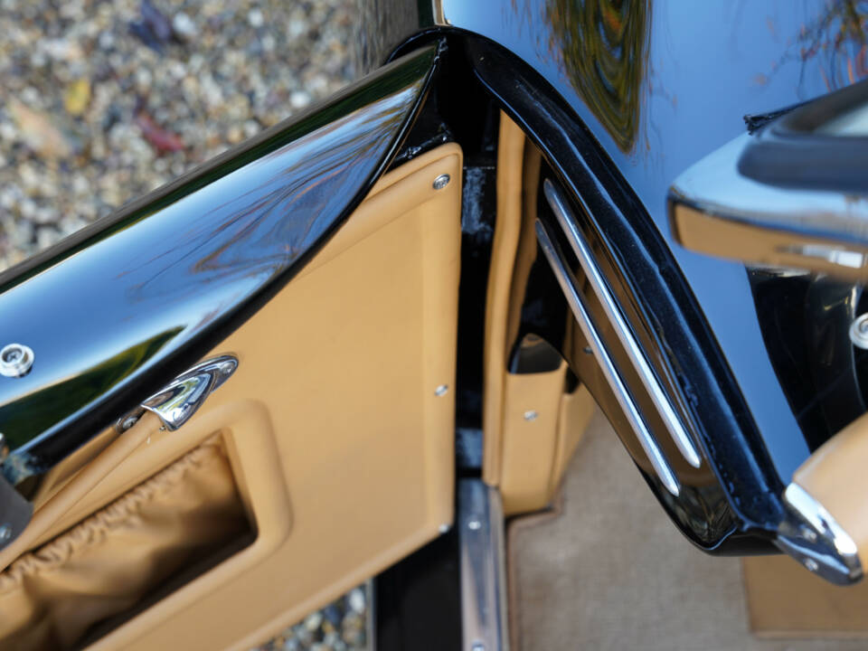Image 26/50 of Nash-Healey Roadster (1953)