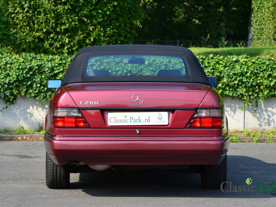 Bild 19/50 von Mercedes-Benz E 200 (1994)