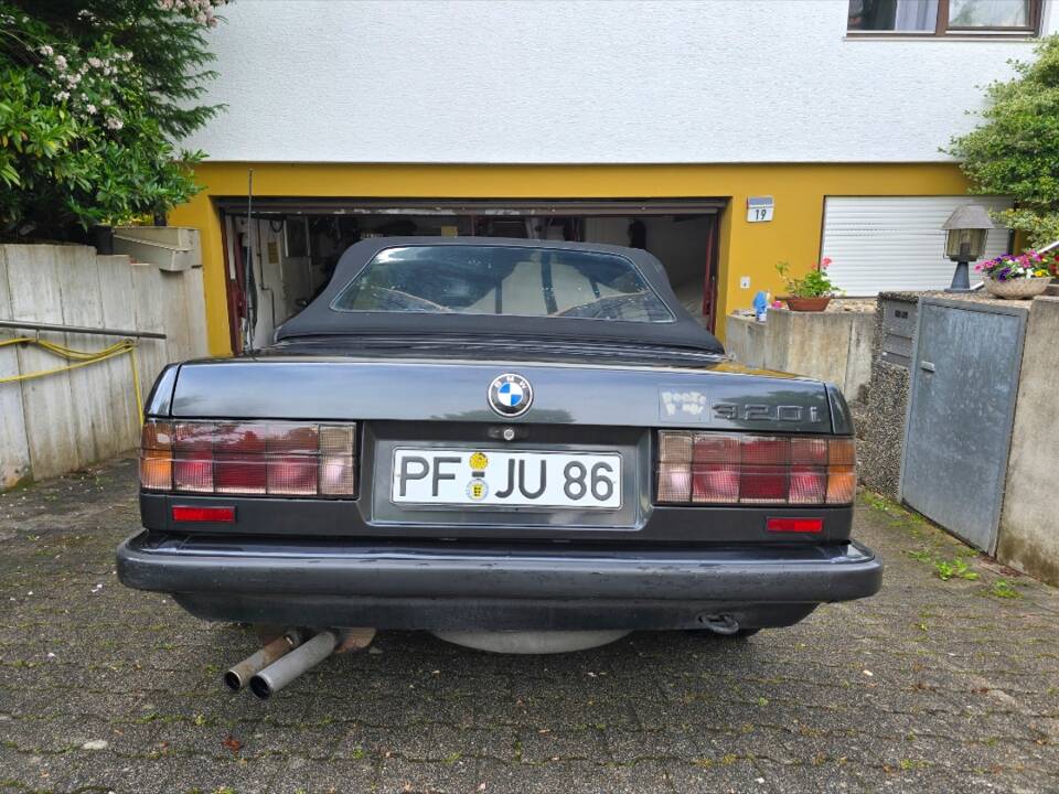 Image 2/9 of BMW 320i (1989)