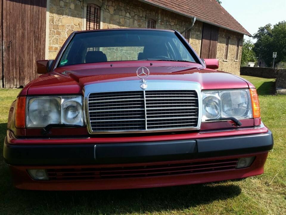 Bild 1/11 von Mercedes-Benz 500 E (1992)