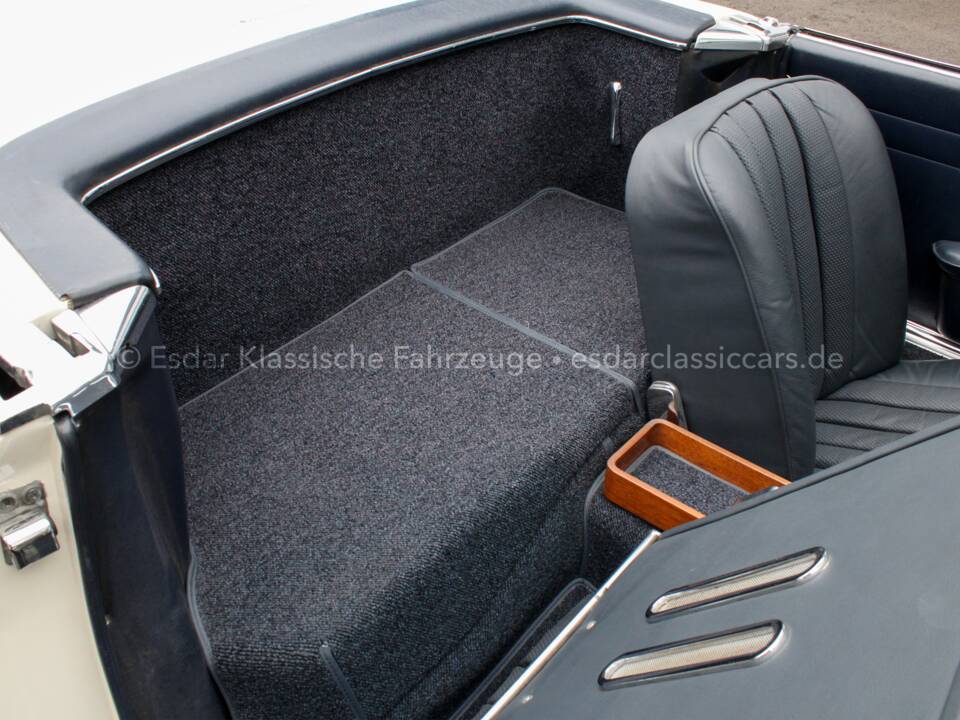 Afbeelding 19/31 van Mercedes-Benz 230 SL (1967)