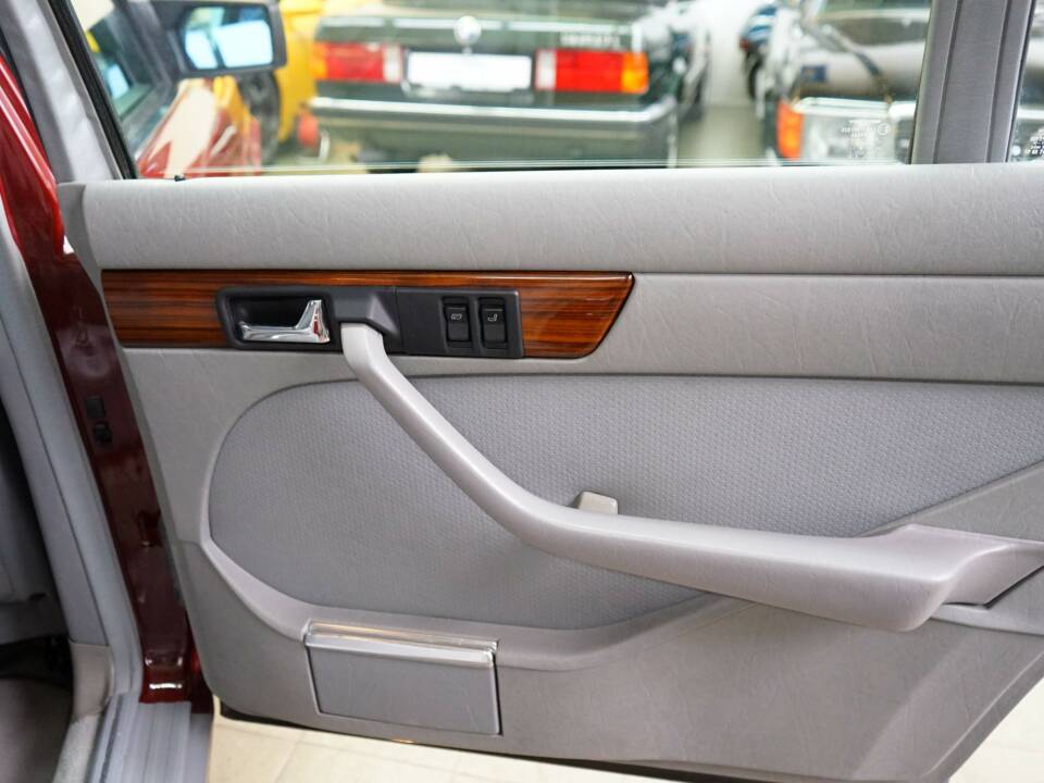 Immagine 26/42 di Mercedes-Benz 500 SEL (1982)