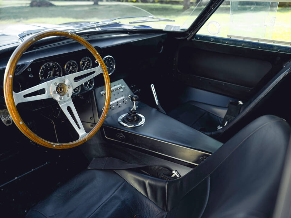 Imagen 9/15 de Shelby Daytona Cobra Coupe (1964)