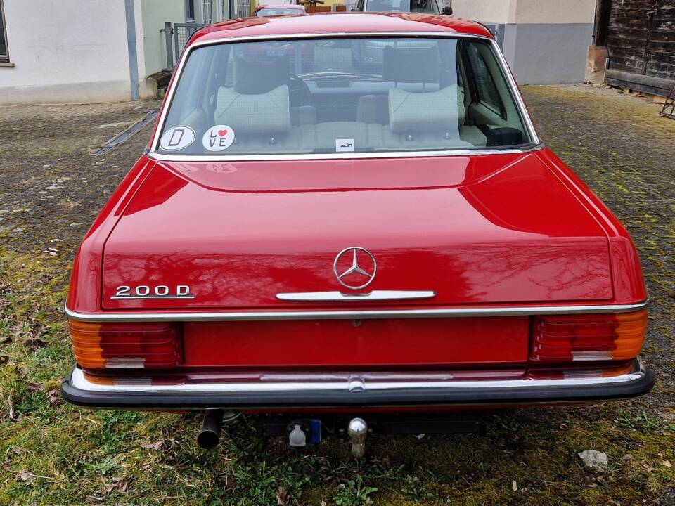 Image 3/6 de Mercedes-Benz 200 D (1975)