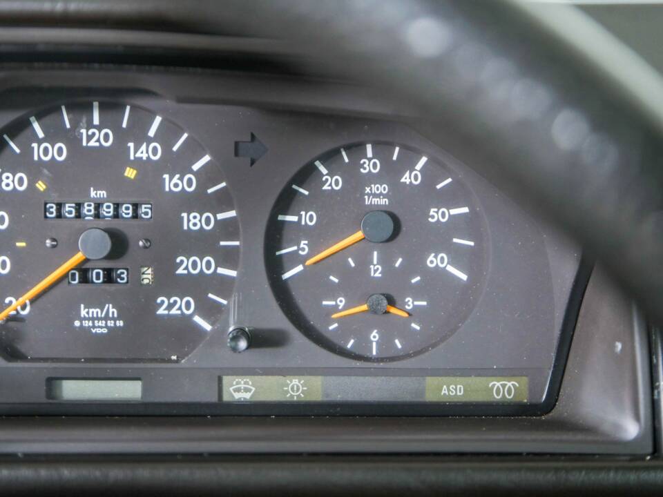 Image 21/50 of Mercedes-Benz 300 TD (1986)