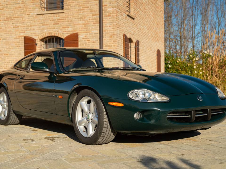 Imagen 1/47 de Jaguar XK8 4.0 (1998)