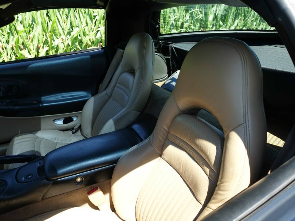 Immagine 3/26 di Chevrolet Corvette (2002)