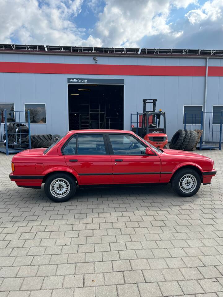 Image 3/6 of BMW 316i (1989)