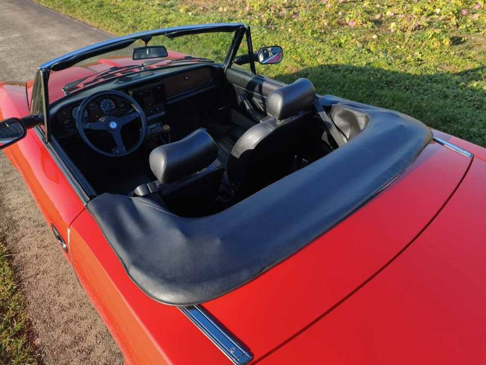 Image 22/24 de FIAT 124 Spider DS (1986)