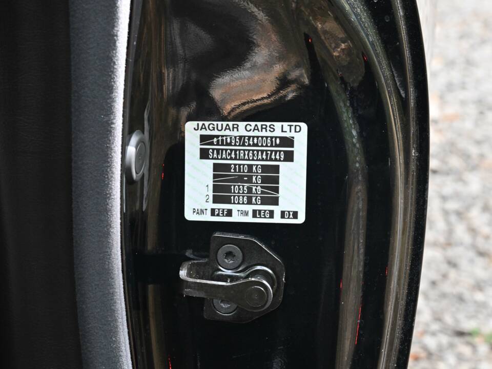 Image 50/50 of Jaguar XKR (2006)