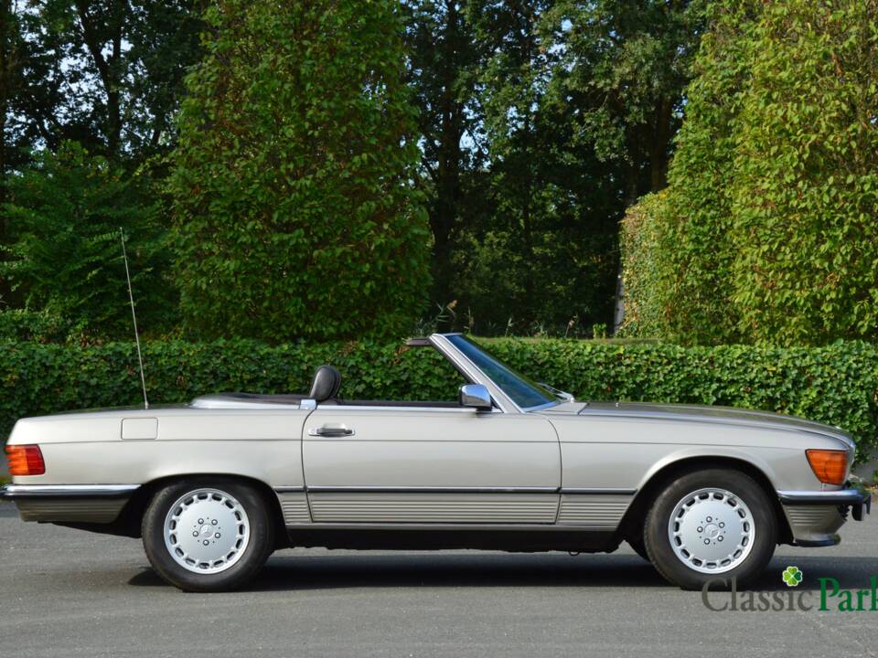 Image 17/47 de Mercedes-Benz 560 SL (1986)