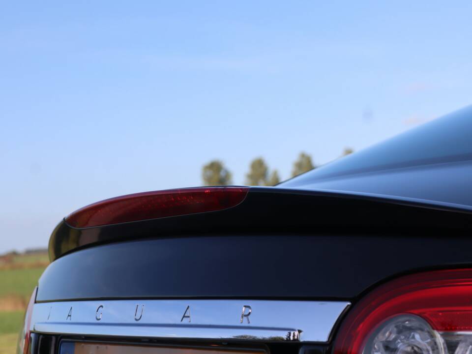 Image 30/50 of Jaguar XKR (2010)