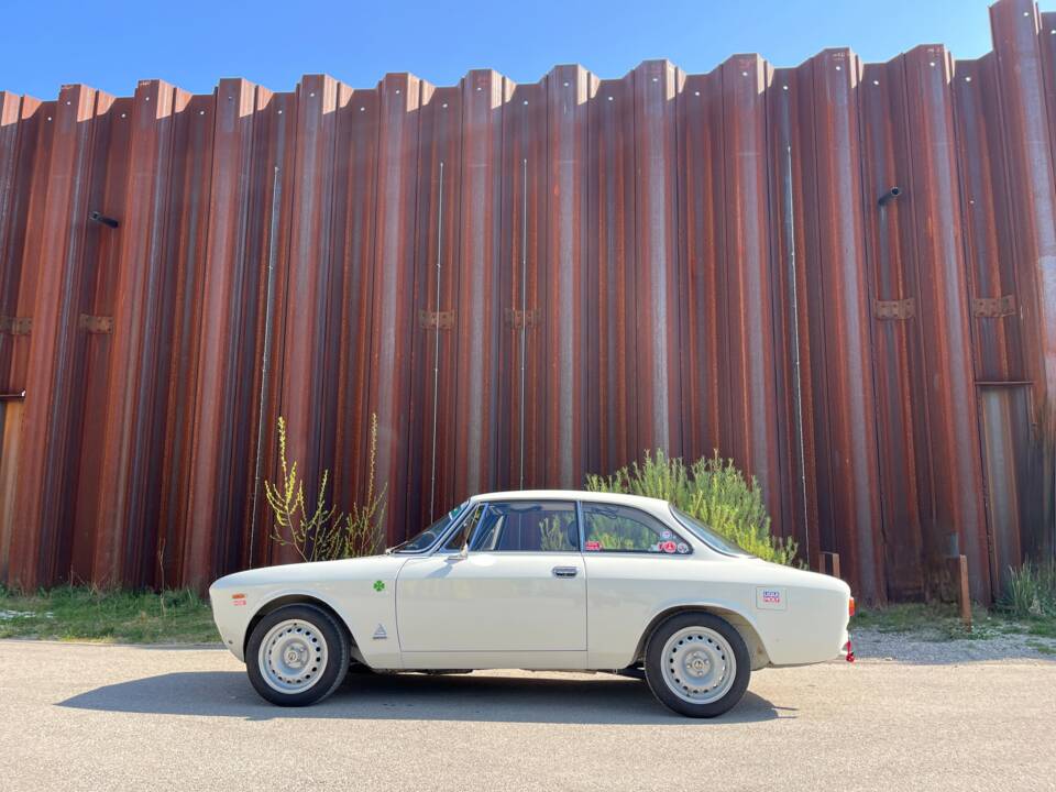 Image 14/87 of Alfa Romeo Giulia 1600 Sprint GT (1965)