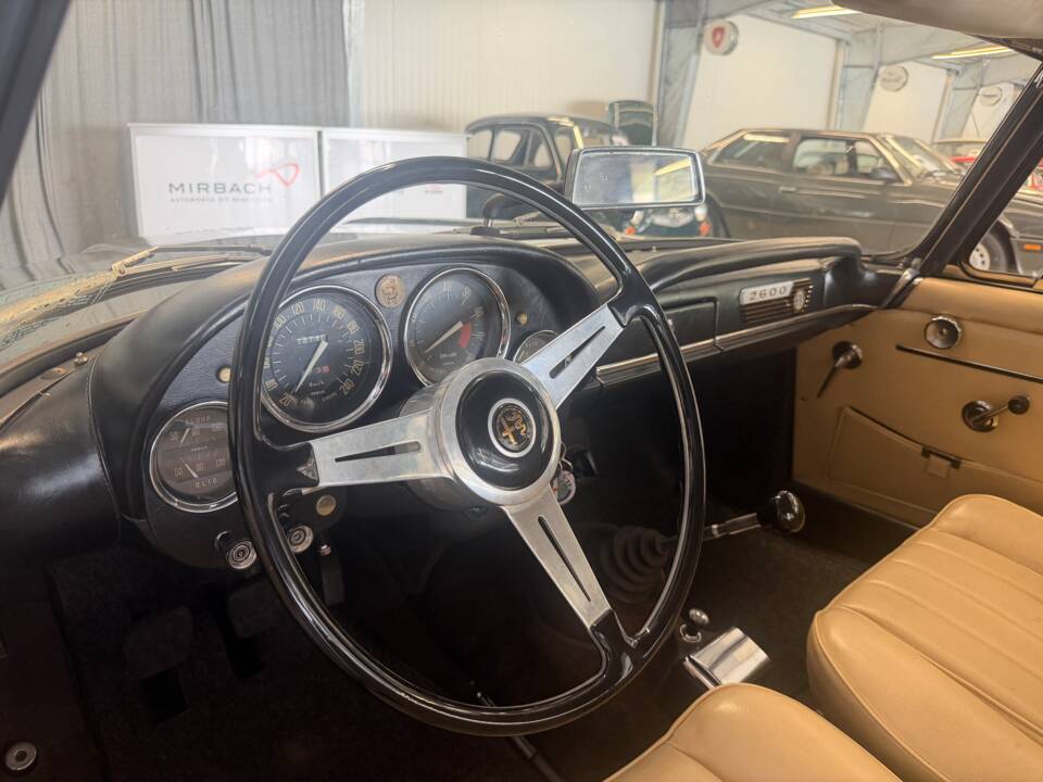 Image 12/16 of Alfa Romeo 2600 Spider (1963)