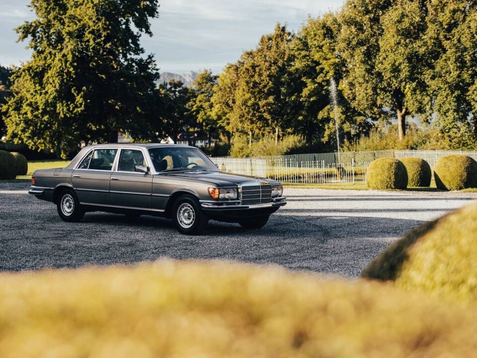 Afbeelding 3/16 van Mercedes-Benz 450 SEL 6,9 (1976)