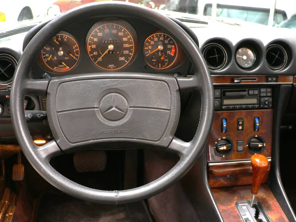 Image 30/37 of Mercedes-Benz 420 SL (1988)