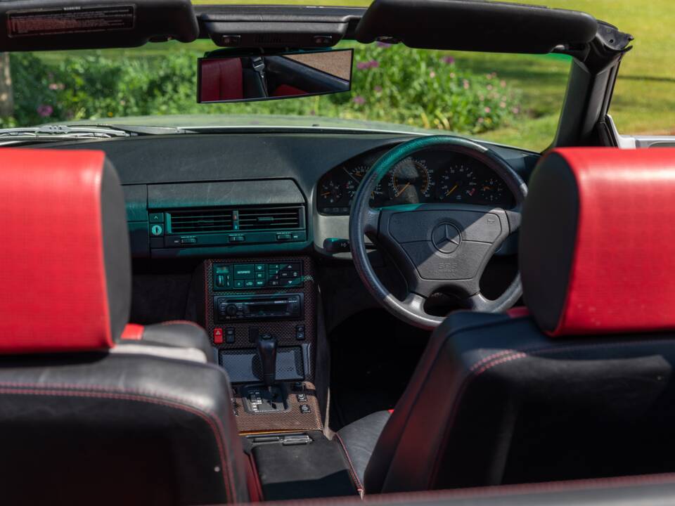 Image 18/50 of Mercedes-Benz SL 320 &quot;Mille Miglia&quot; (1995)
