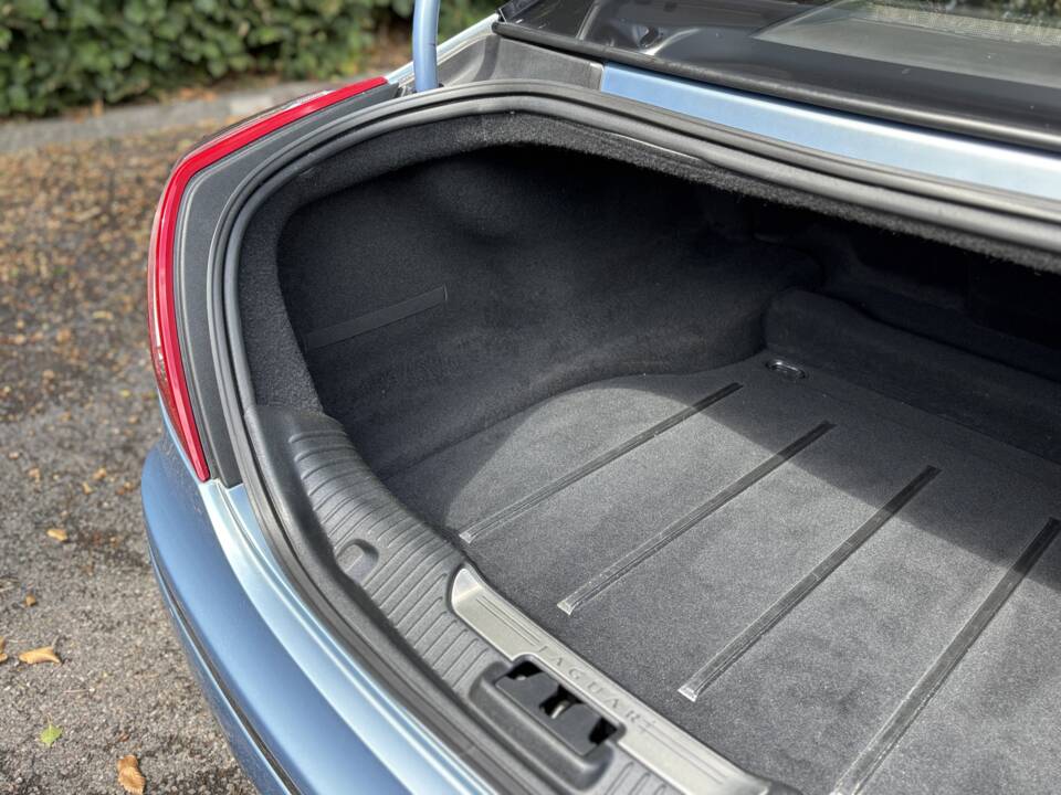 Image 28/50 of Jaguar XJ 5.0 (2011)