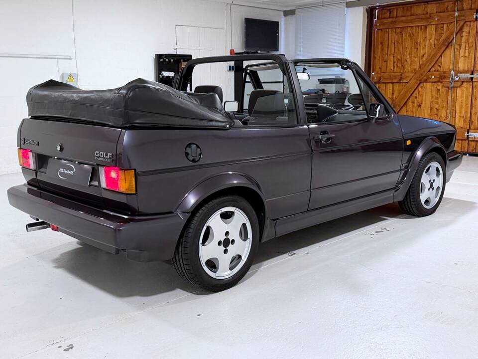 Image 7/22 of Volkswagen Golf Mk I Convertible 1.8 (1993)