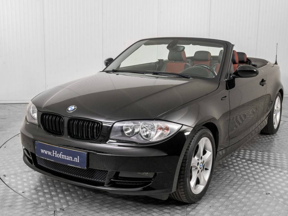 Image 19/50 of BMW 118i (2009)