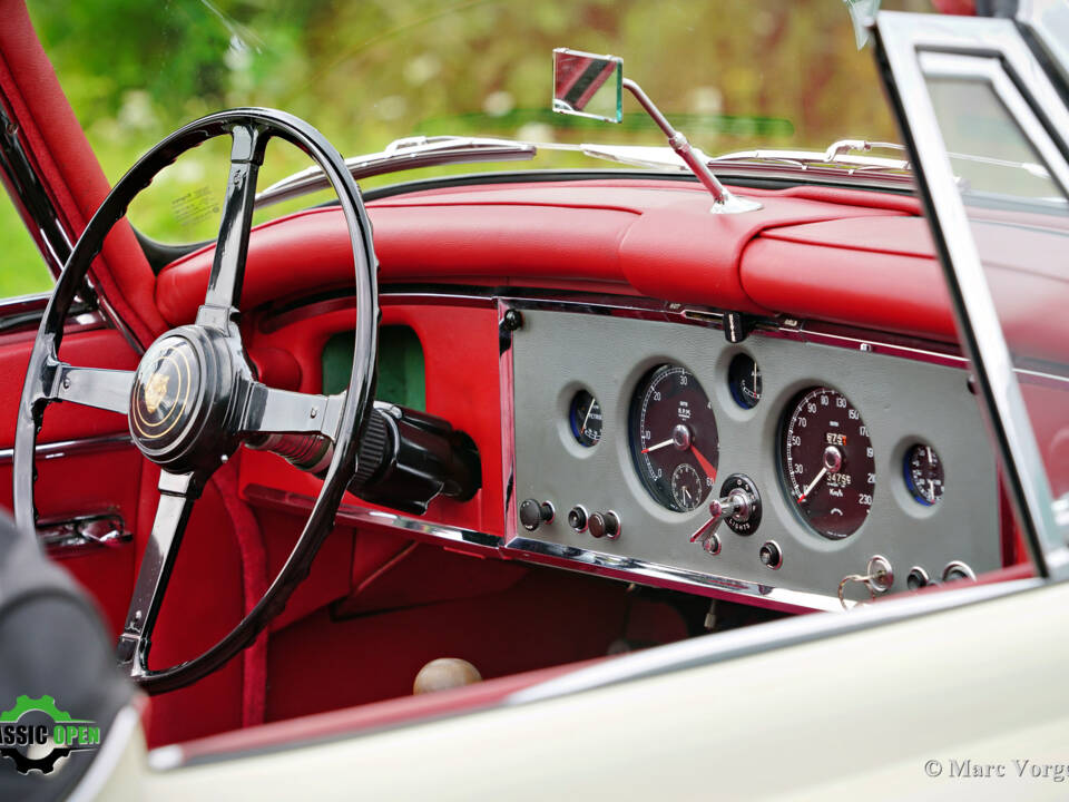 Image 12/51 de Jaguar XK 150 DHC (1959)