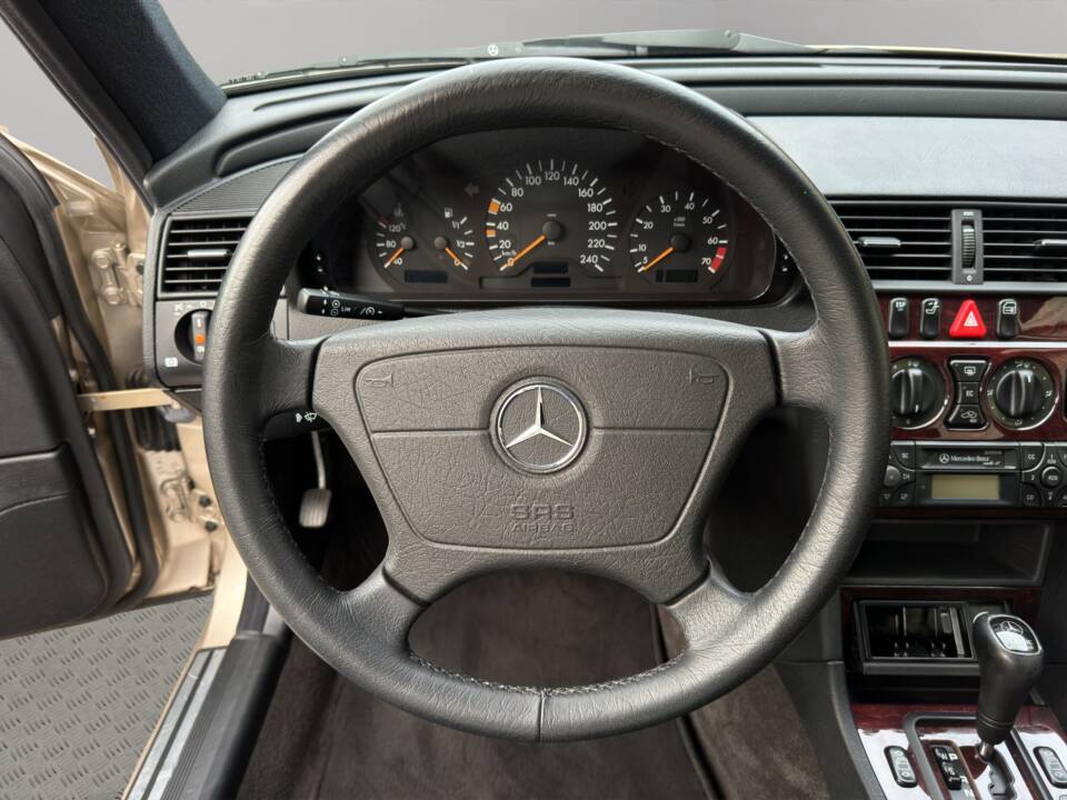 Bild 14/21 von Mercedes-Benz C 180 (2000)