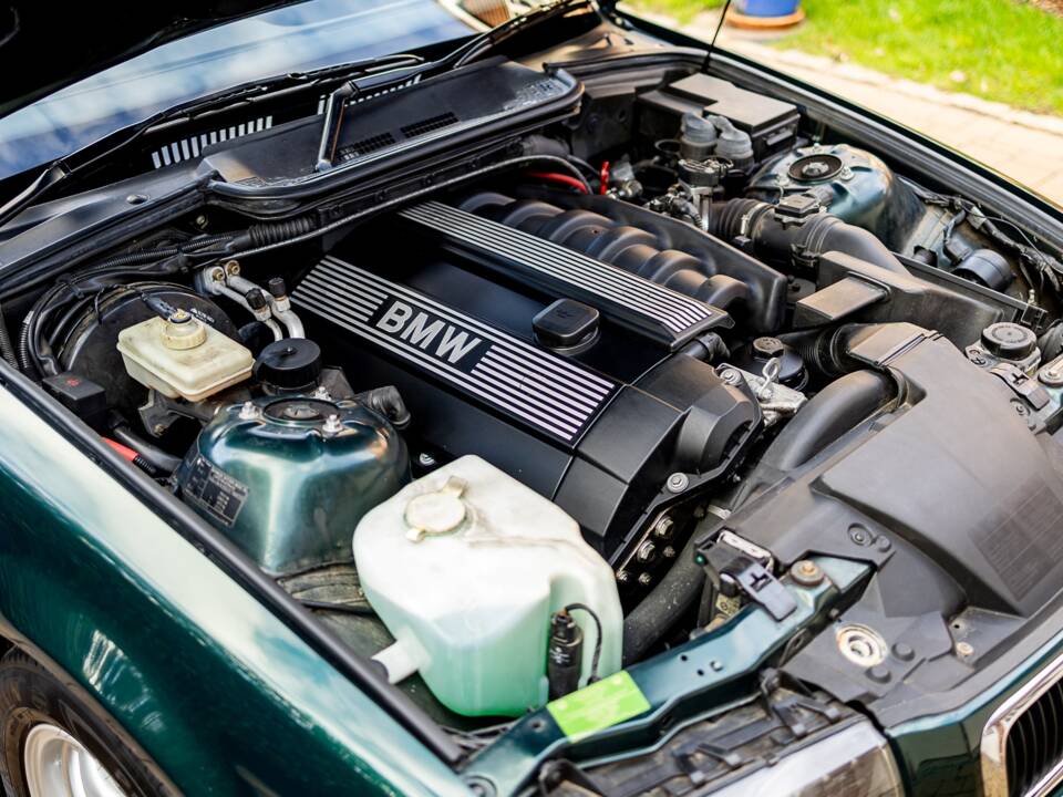 Image 5/49 of BMW 328i (1998)