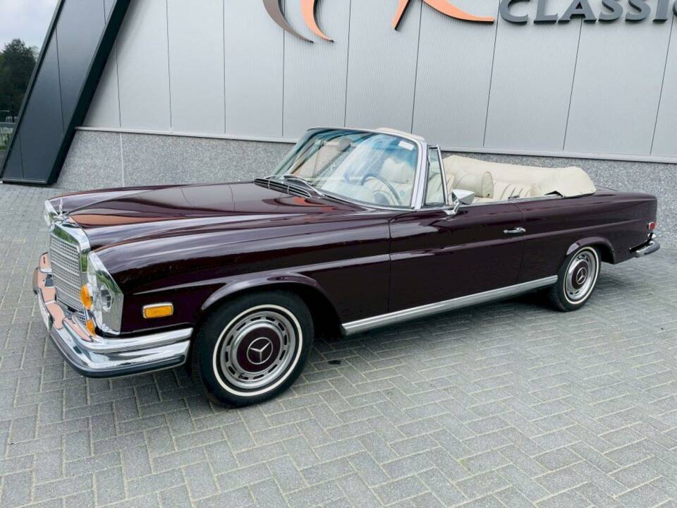 Image 4/36 de Mercedes-Benz 280 SE 3,5 (1971)