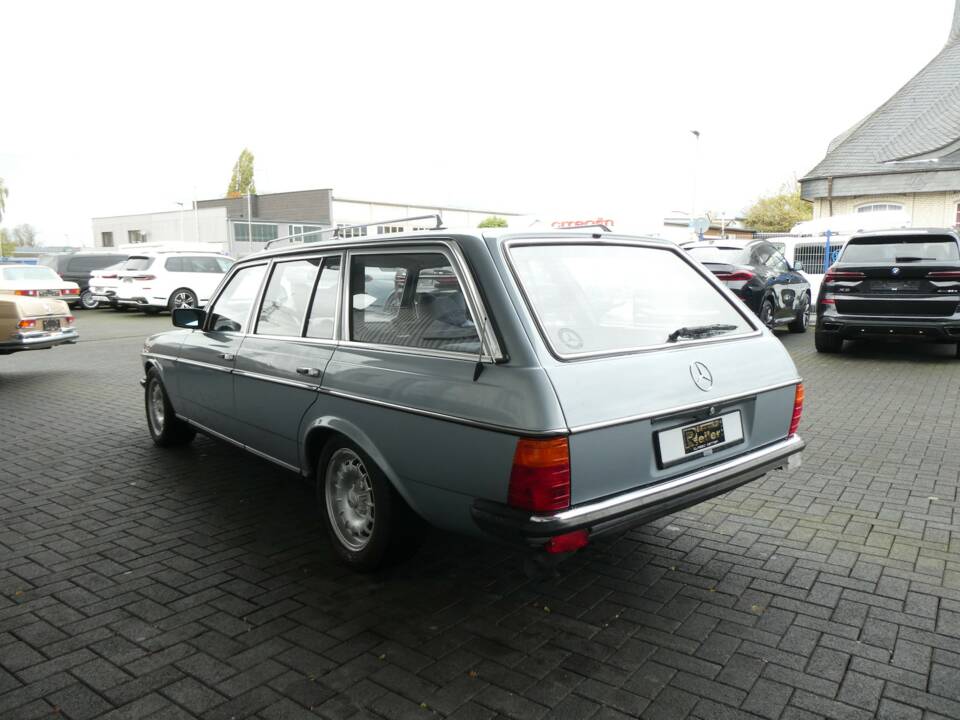 Image 6/21 of Mercedes-Benz 280 TE (1984)