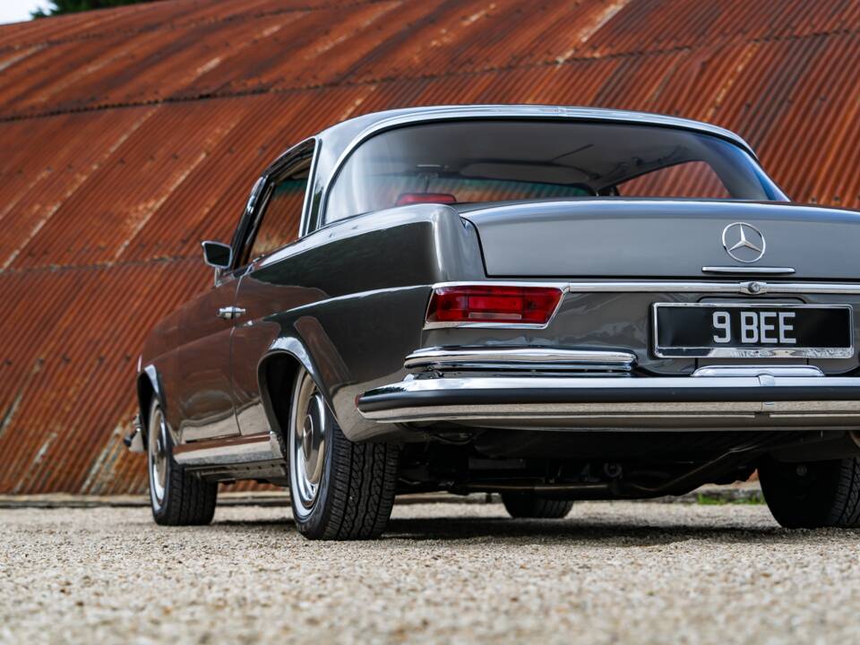 Image 20/37 of Mercedes-Benz 280 SE 3,5 (1970)