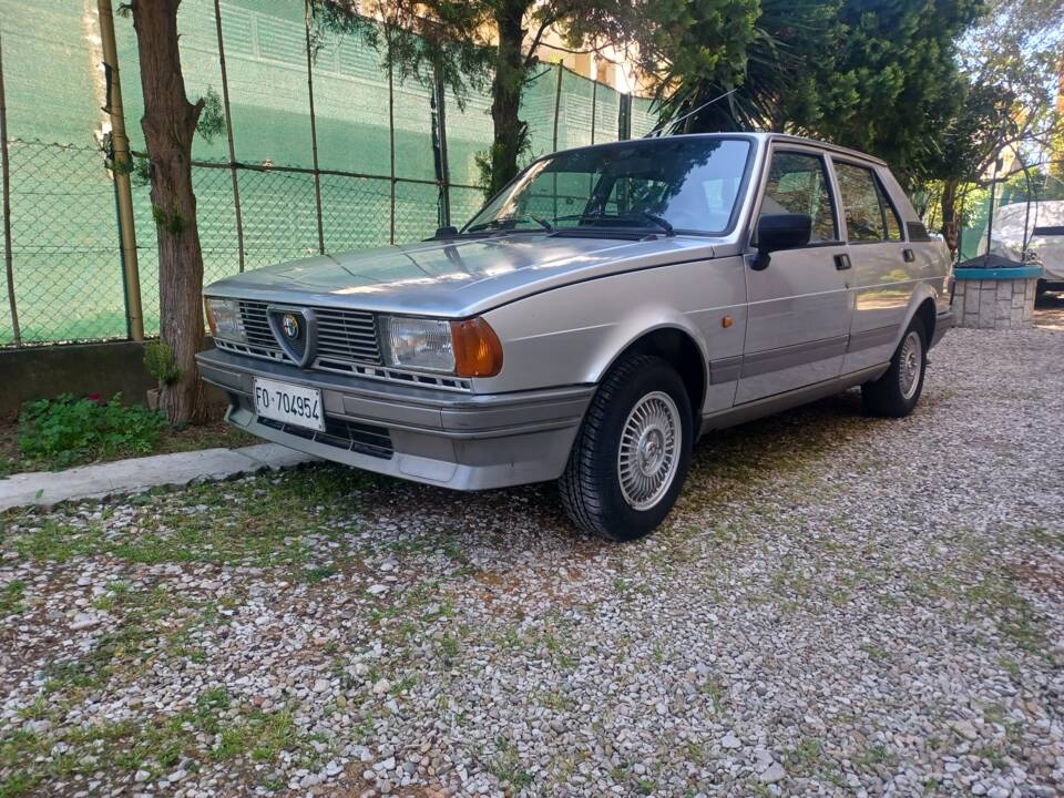 Bild 31/63 von Alfa Romeo 75 1.6 (1987)