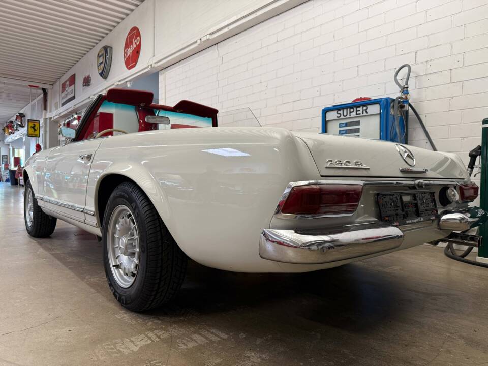 Image 15/22 of Mercedes-Benz 280 SL (1968)