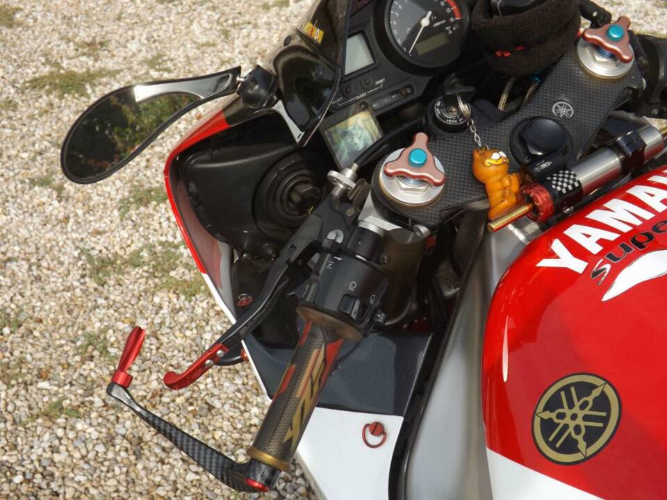 Image 21/50 of Yamaha YZF 1000 R1 (1998)