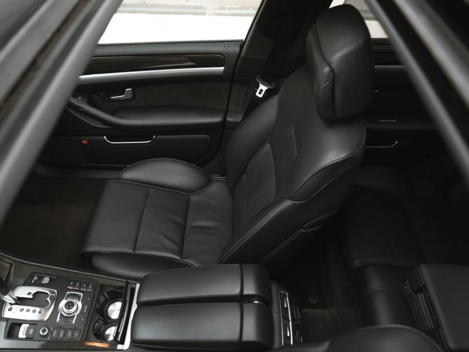 Image 21/41 de Audi S8 V10 (2009)