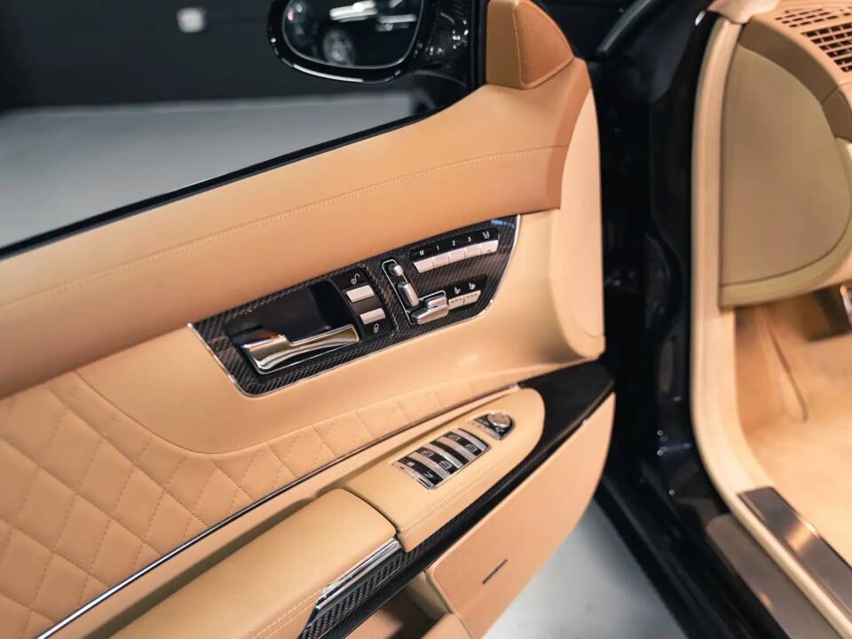 Image 37/40 of Mercedes-Benz CL 65 AMG (2008)
