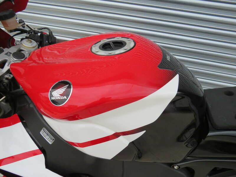 Afbeelding 18/47 van Honda CBR 1000 RR Fireblade (2010)