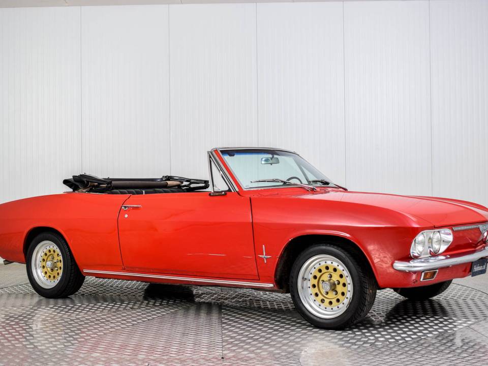 Image 8/50 of Chevrolet Corvair Monza Convertible (1966)