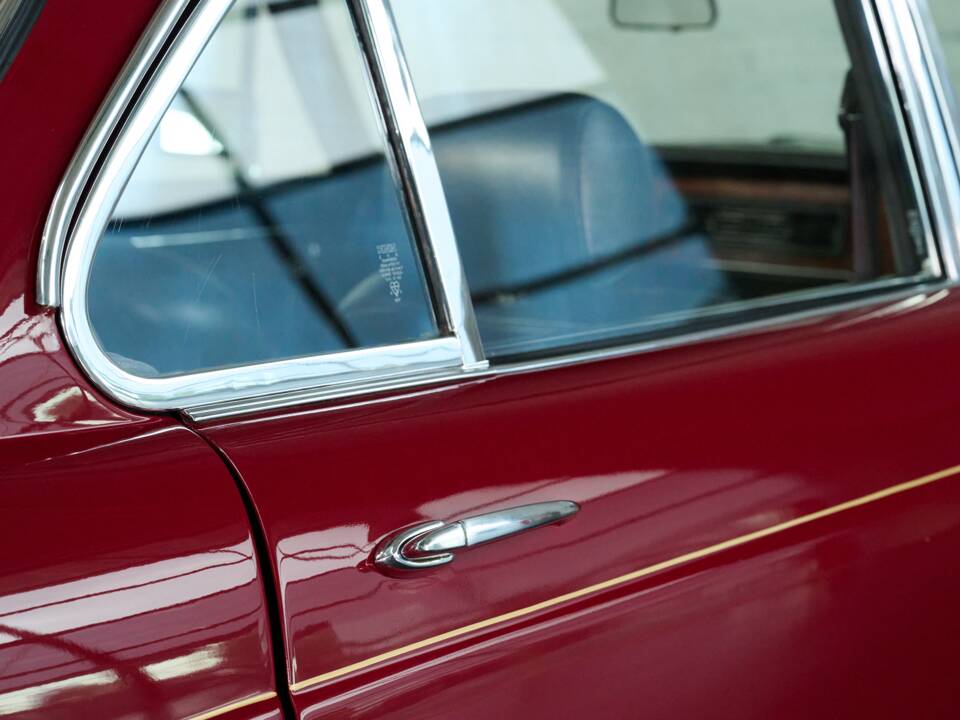 Bild 32/50 von Jaguar XJ 6 L 4.2 (1974)