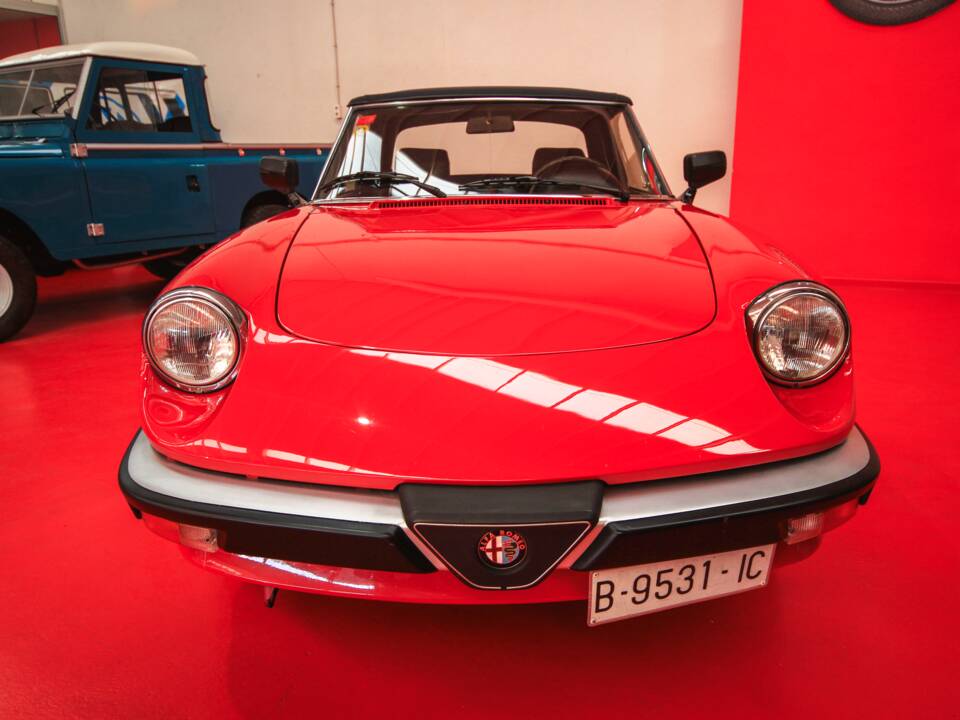 Image 7/24 of Alfa Romeo 2.0 Spider (1987)