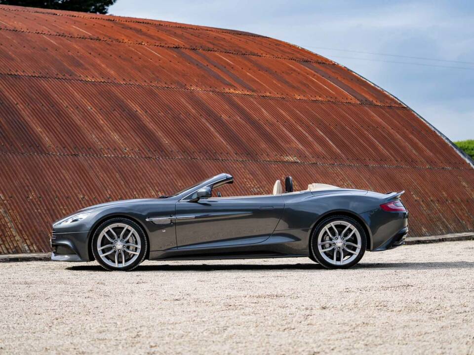Image 6/35 of Aston Martin Vanquish (2017)