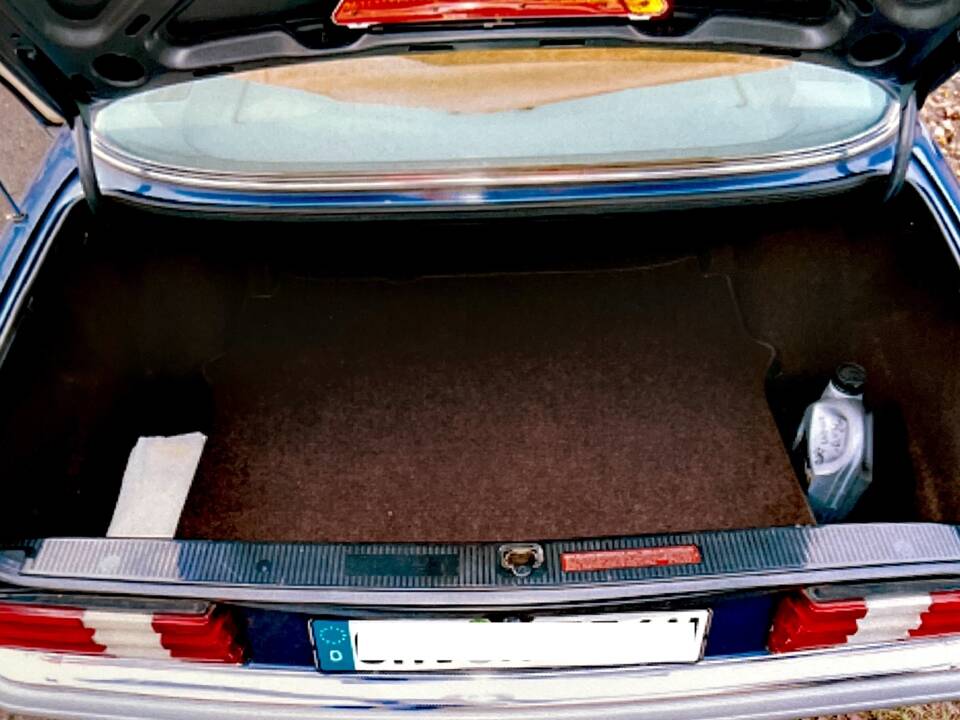 Image 8/10 of Mercedes-Benz 500 SE (1984)