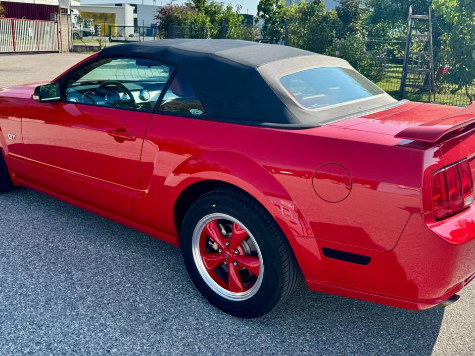 Bild 9/20 von Ford Mustang GT (2006)