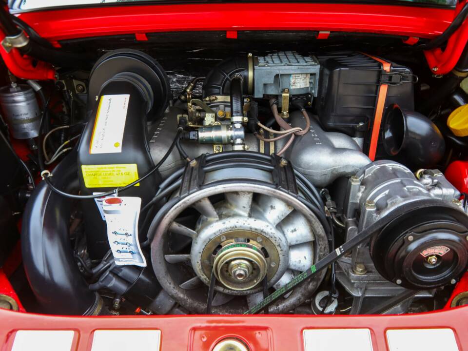 Afbeelding 39/50 van Porsche 911 Carrera 3.2 (1988)