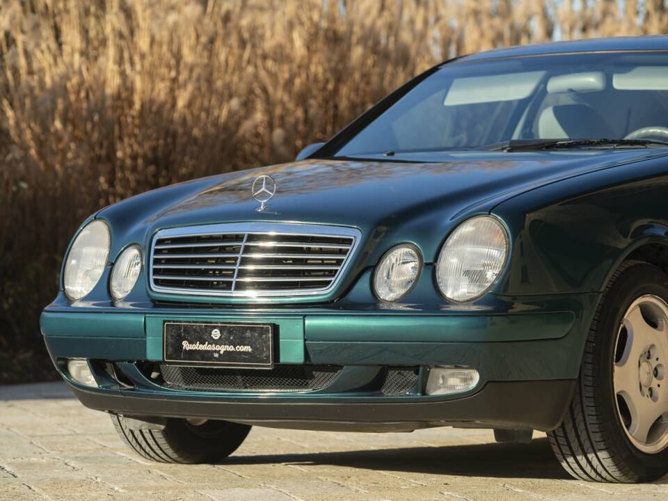 Immagine 22/50 di Mercedes-Benz CLK 200 (1997)