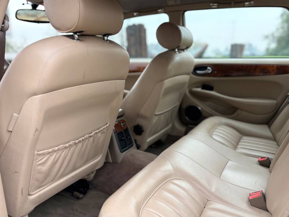 Image 12/14 of Jaguar XJ 8 Executive (1998)